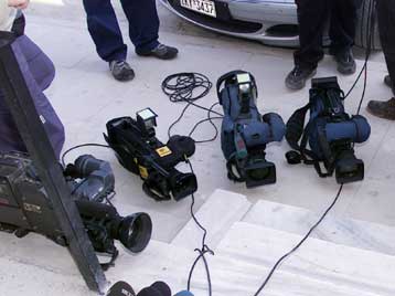 Αθώωση δημοσιογράφων για την τηλεοπτική μετάδοση προσαχθέντος από τις Αρχές