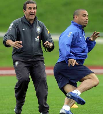 Φήμες για νυχτοπερπατήματα του Ρονάλντο, που δεν προπονήθηκε λόγω πυρετού