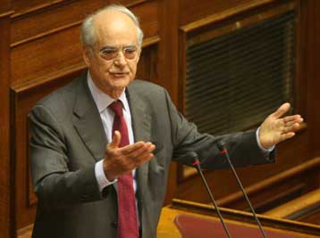 Αποχώρηση Απ.Κακλαμάνη και Μ.Παπαϊωάννου από τη Βουλή λόγω απουσίας Καραμανλή