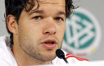 «Είμαι καλά και θέλω να παίξω» λέει ο Μπάλακ, παρά τις δηλώσεις του Κλίνσμαν