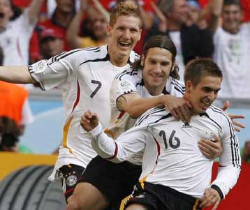 Με το δεξί η Γερμανία στο εντυπωσιακό 4-2 επί της Κόστα Ρίκα