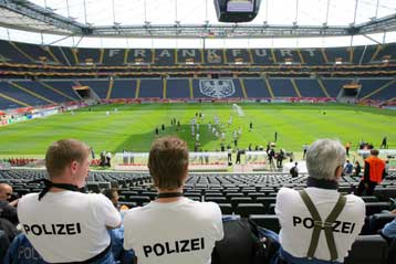 Η Αγγλία κοντράρεται με την Παραγουάη υπό το βλέμμα της Σουηδίας που έχει εύκολο έργο