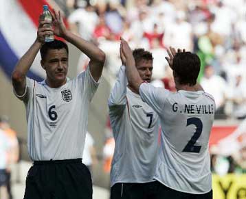 Διπλό δώρο στην Αγγλία από Γκαμάρα και Τρίνινταντ – Νίκη με τάνγκο α ημιχρόνου