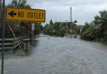 Σε τροπική καταιγίδα υποβιβάστηκε ο «Αλμπέρτο» πλησιάζοντας τις ακτές της Φλόριντα