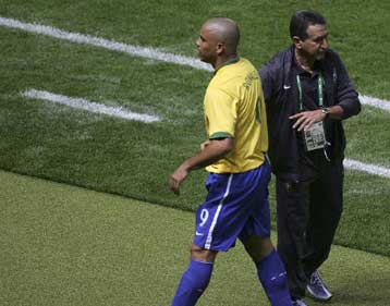 Επιμένει σε Ρονάλντο ο Παρέιρα, ενώ τα βραζιλιάνικα ΜΜΕ τον κατακρίνουν