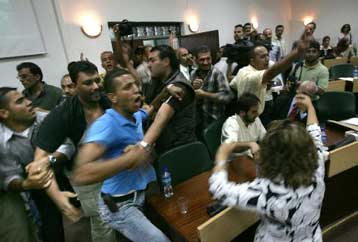 Εν μέσω χάους Αμπάς και Χανίγε συμφωνούν σε απόσυρση της δύναμης της Χαμάς