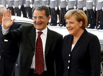 «Έχουμε ανάγκη ένα Ευρωπαϊκό Σύνταγμα» συμφωνούν Πρόντι και Μέρκελ