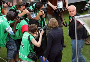 Παραμένει ο Πφίστερ στον πάγκο του Τόγκο