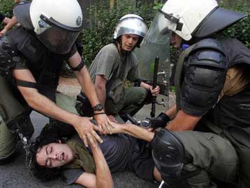 Αντιδράσεις καθηγητών, φοιτητών και αντιπολίτευσης για τις δηλώσεις Βερέμη και Πολύδωρα