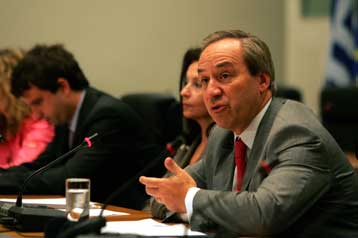 Ασφαλιστική μεταρρύθμιση χωρίς εκπλήξεις υποσχέθηκε ο Γ.Αλογοσκούφης