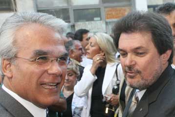 Αντιδράσεις για τα εγκαίνια πάρκου στα Καμίνια από τον δήμαρχο Πειραιά