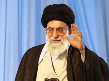 «Παράθυρο» διαπραγματεύσεων ανοίγει ο Αχμαντινετζάντ, σκληρή στάση από Χαμενεΐ