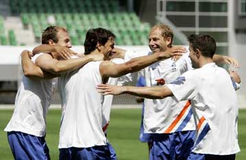 Να ξεμπερδέψουν την Παρασκευή με την υπόθεση πρόκριση θέλουν Αργεντινή και Ολλανδία