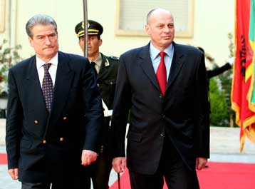 Η ανεξαρτησία του Κοσόβου μόνη προϋπόθεση για τη σταθερότητα, λέει ο Μπερίσα