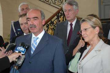 Ελληνογαλλικές συνομιλίες στο Παρίσι με έμφαση στην αγορά μαχητικών αεροσκαφών