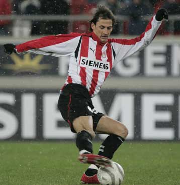 Την υπόθεση του Βάλλα παρακολουθεί ο Ηρακλής, που παίρνει «διαζύγιο» με Μουράτι