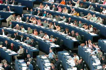 «Ναι» υπό όρους στη μεταφορά προσωπικών δεδομένων επιβατών πτήσεων προς τις ΗΠΑ