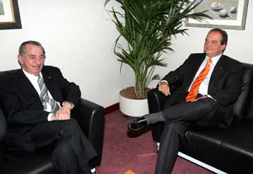 Συνάντηση του Κ.Καραμανλή με τον Τάσσο Παπαδόπουλο στις Βρυξέλλες