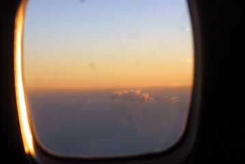 Οι νυχτερινές πτήσεις ρυπαίνουν την ατμόσφαιρα περισσότερο