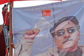 Οι μαοϊστές αντάρτες σε ιστορική «είσοδο» στην κυβέρνηση του Νεπάλ