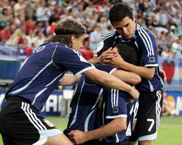 «Καυτά» αργεντίνικα εξάσφαιρα, ολλανδικό «εισιτήριο», μεξικανική αγωνία