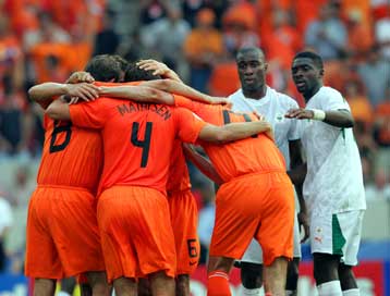 Ικανοποιημένοι από την πρόκριση αλλά όχι και από την εμφάνιση οι Ολλανδοί