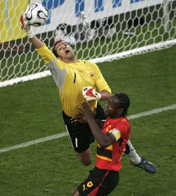 Απογοητευμένοι οι Μεξικανοί, ικανοποίηση στην Αγκόλα, MVP ο Ζοάο Ρικάρντο