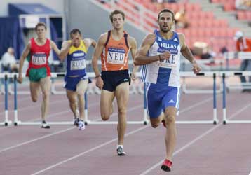 Ελπίζουν σε άνοδο στο Μπρούνο Τζάουλι άνδρες και γυναίκες που προηγούνται