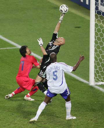 Κίνδυνος αποκλεισμού της Γαλλίας μετά το 1-1 με την Ν. Κορέα, πρόωρο αντίο του Ζιντάν;