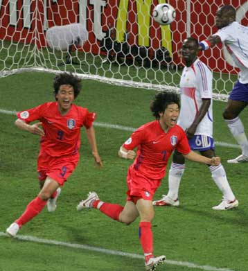 Περιχαρείς ο Αντβοκαατ και ο MVP Παρκ Γι Σου, δυστυχής αλλά ελπίζει ο Ντομενέκ