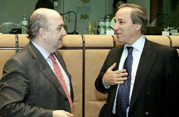 Πρόσθετα μέτρα το 2007 για τη μείωση του ελλείμματος συνιστά ο Χ.Αλμούνια