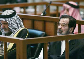 Θανατική καταδίκη ζητά η εισαγγελία για τον Σαντάμ Χουσεΐν