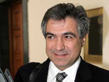 Απαντήσεις για τη μείωση της επάνδρωσης των «μάχιμων» μονάδων ζητεί το ΠΑΣΟΚ