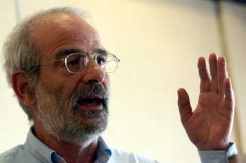 «Γενίτσαρο» χαρακτηρίζει τον πρόεδρο του ΟΤΕ ο Αλέκος Αλαβάνος