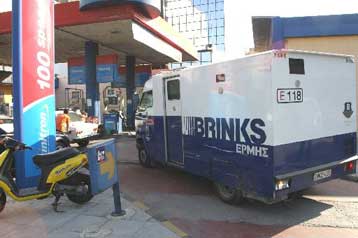 Ληστεία σε χρηματοποστολή με λεία «μαμούθ» για τους δράστες