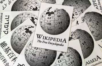 H εγκυκλοπαίδεια Wikipedia παραμένει ελεύθερη, επιβάλλει όμως περιορισμούς