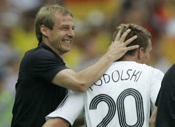 Γερμανικό πάρτι για τη νίκη 3-0 επί του Εκουαδόρ και την κορυφή του 1ου ομίλου