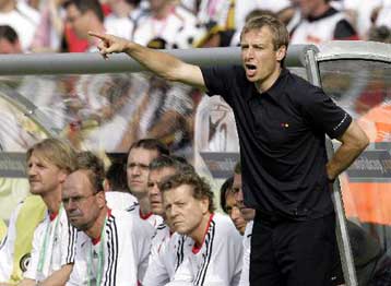 Βλέπουν μακριά οι Γερμανοί μετά τη νίκη επί του Εκουαδόρ – Απογοητευμένος ο Σουάρες