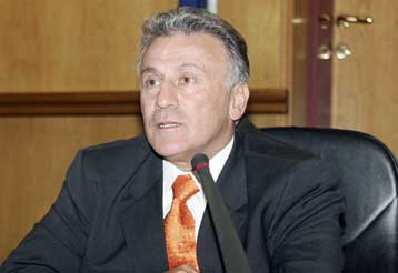 Θαλάσσιο αποκλεισμό της Θεσσαλονίκης καταγγέλλει ο Π.Ψωμιάδης