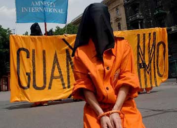 Θέλω να κλείσω το Γκουαντάναμο… αλλά, λέει ο Μπους στην Ευρώπη