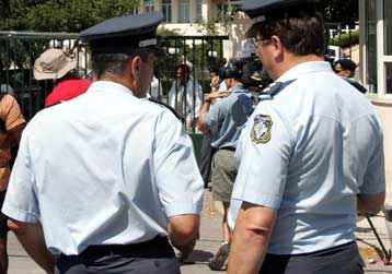 Εξαρθρώθηκε οικογενειακή σπείρα που κατέκλεβε τα νότια προάστια