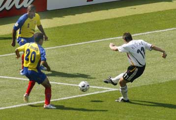 Στο… (άν)αψε-σβήσε ο Κλόζε πρώτος σκόρερ του Μουντιάλ