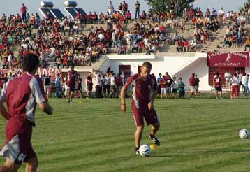 Πλήθος κόσμου και εντυπωσιακή ατμόσφαιρα στην «πρώτη» της Λάρισας για τη νέα σεζόν