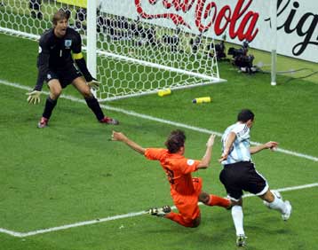 Κομπλιμέντα από Φαν Μπάστεν, ρεκόρ από Φαν ντερ Σαρ, βλέπουν μπροστά οι Αργεντινοί