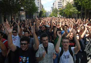 Επεισόδια και δυναμική φοιτητική παρουσία στο πανεκπαιδευτικό συλλαλητήριο