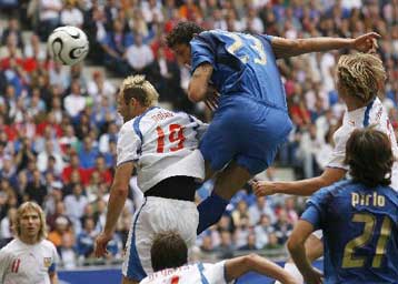 Πρόκριση στη σκιά του calciopoli για την Ιταλία με το 2-0 επί της Τσεχίας