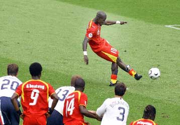 Η Γκάνα δεν ξύπνησε από το όνειρό της και συνεχίζει στα γήπεδα της Γερμανίας