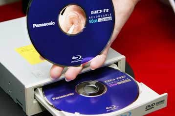 Κλιμακώνεται ο πόλεμος για τα DVD νέας γενιάς