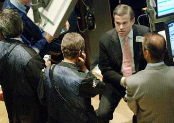 Πτώση στη Γουόλ Στριτ, σε υψηλό δύο εβδομάδων οι ευρωπαϊκές αγορές