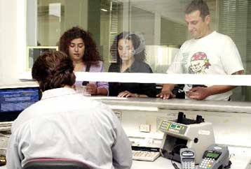 Στους φόρους πήγαν οι αυξήσεις των μισθών